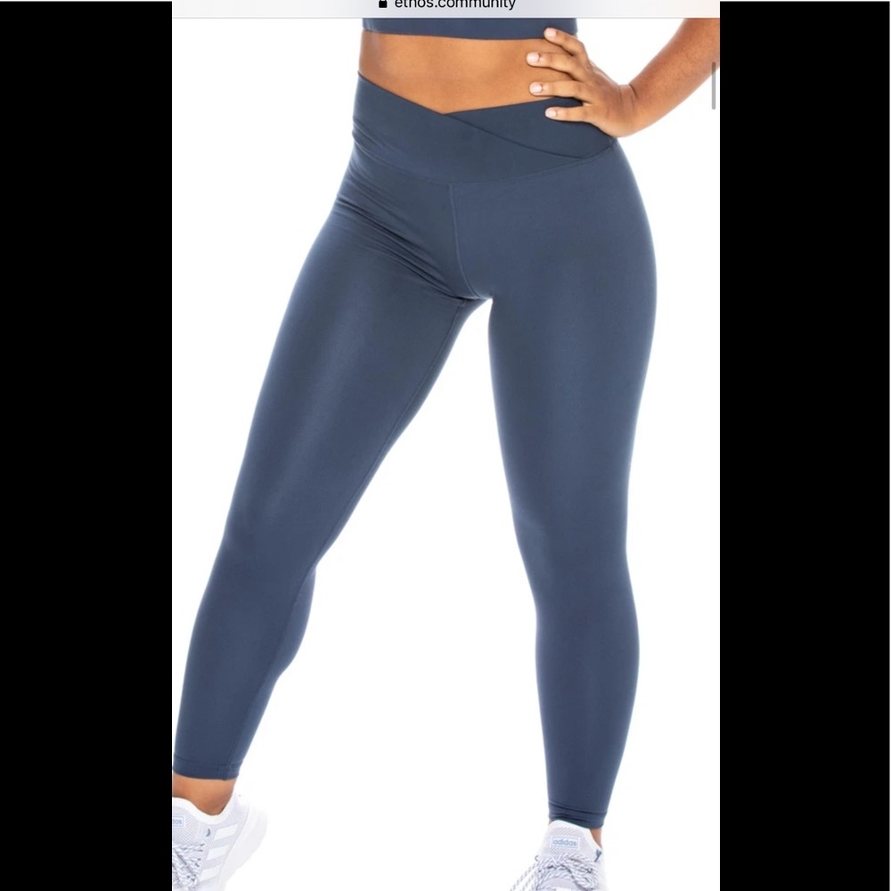 Ethos Crossover Leggings in Nasa Navy Size M